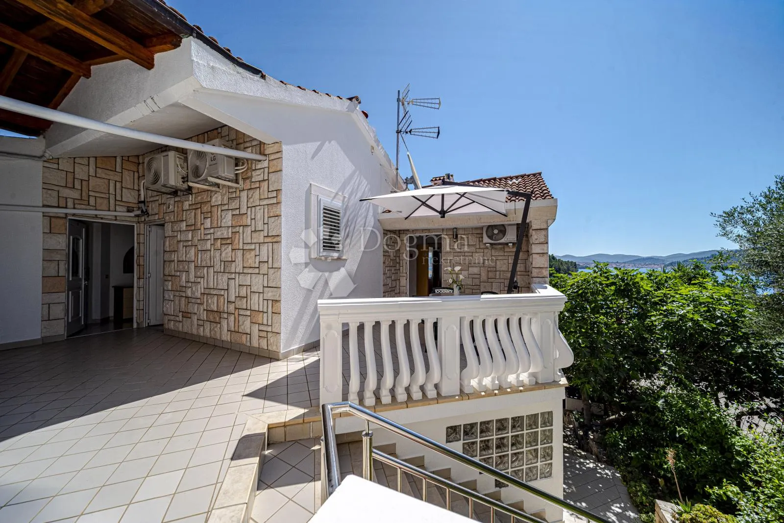 prvi red do mora: samoodrživa apartmanska vila s uhodanim poslovanjem – vela luka, korčula - slika 46