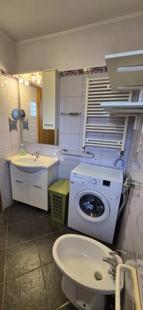 kuća sa 2 stana i bazenom - slika 101