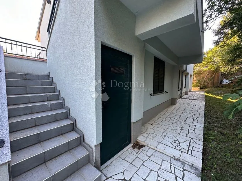 kuća uz more s predivnim pogledom i zelenilom , barić draga - slika 28