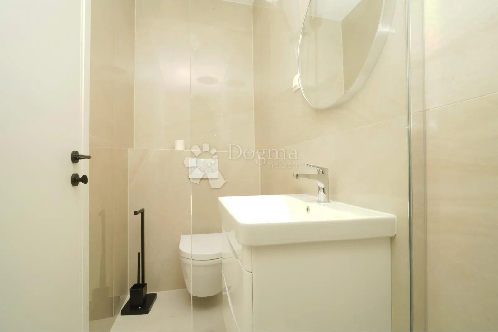 moderna kuća s 2 apartmana- kaštelir - slika 11