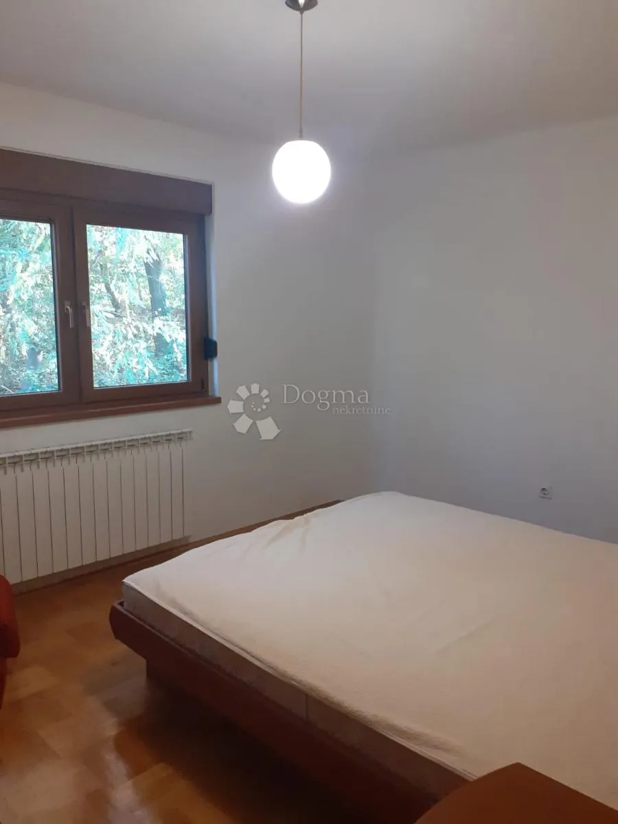 kuća u mirnom okruženju - slika 9