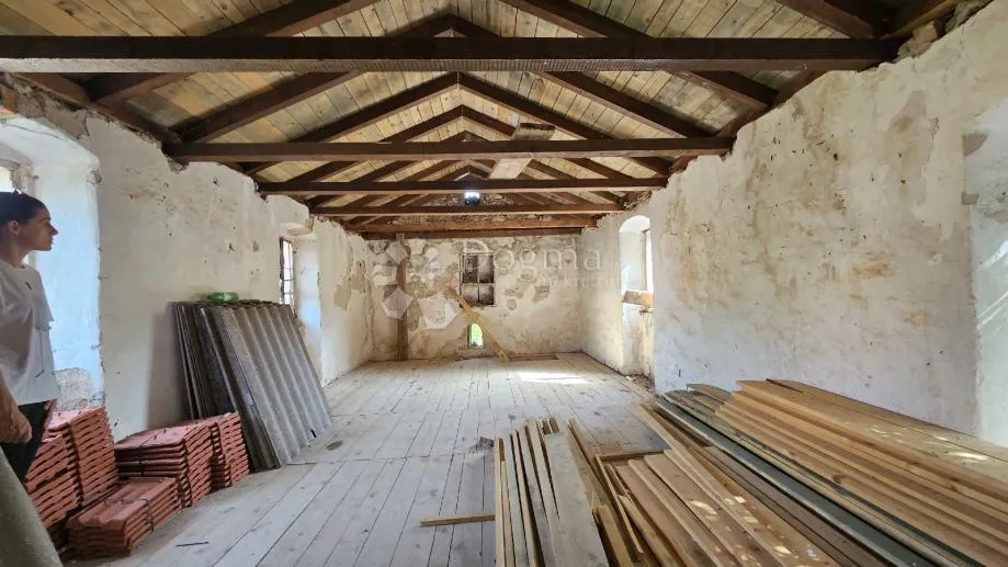 kamena kuća za adaptaciju, ugljan - slika 10