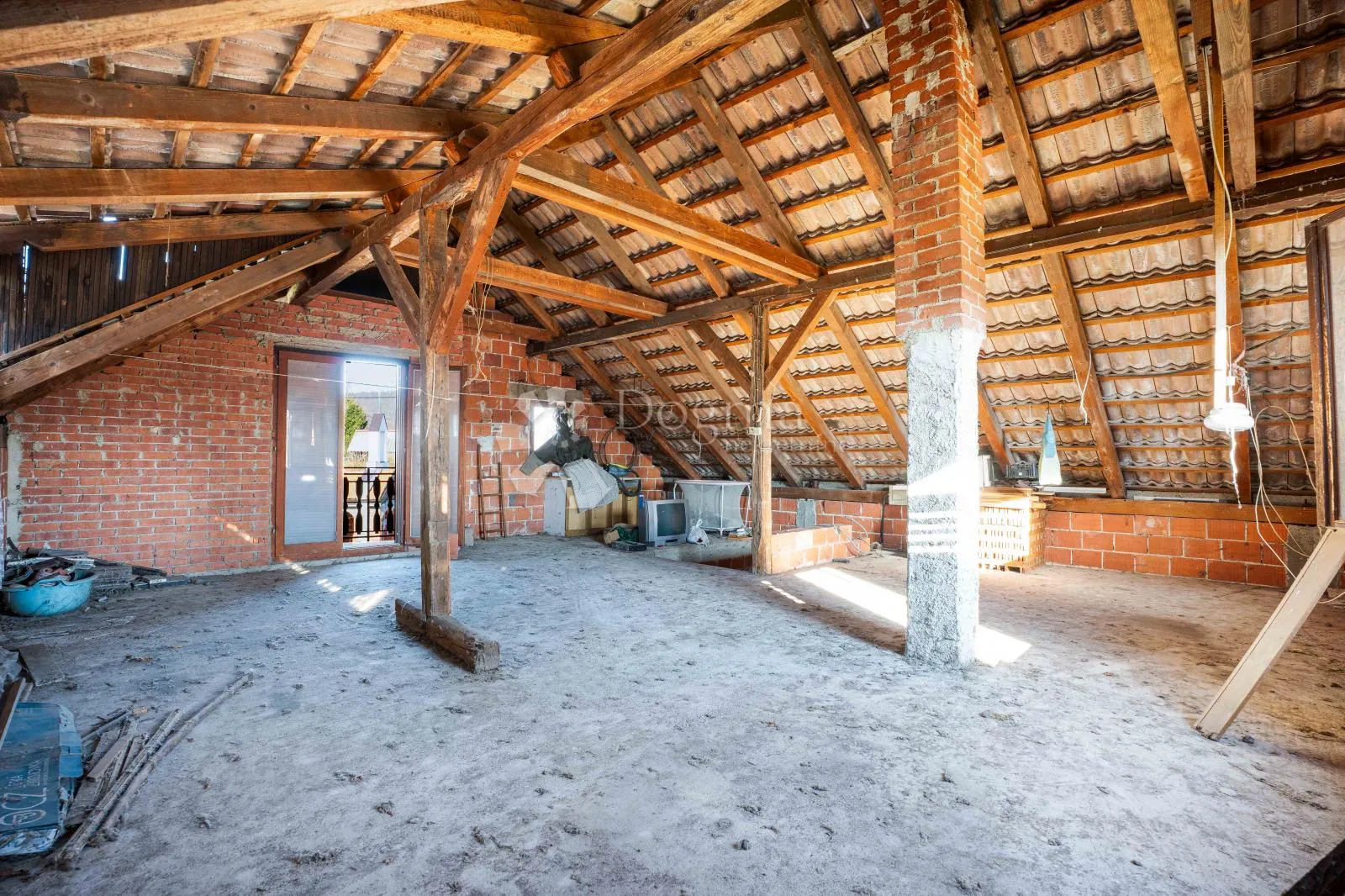 nekretnina s potencijalom za miran život i investiciju - slika 29