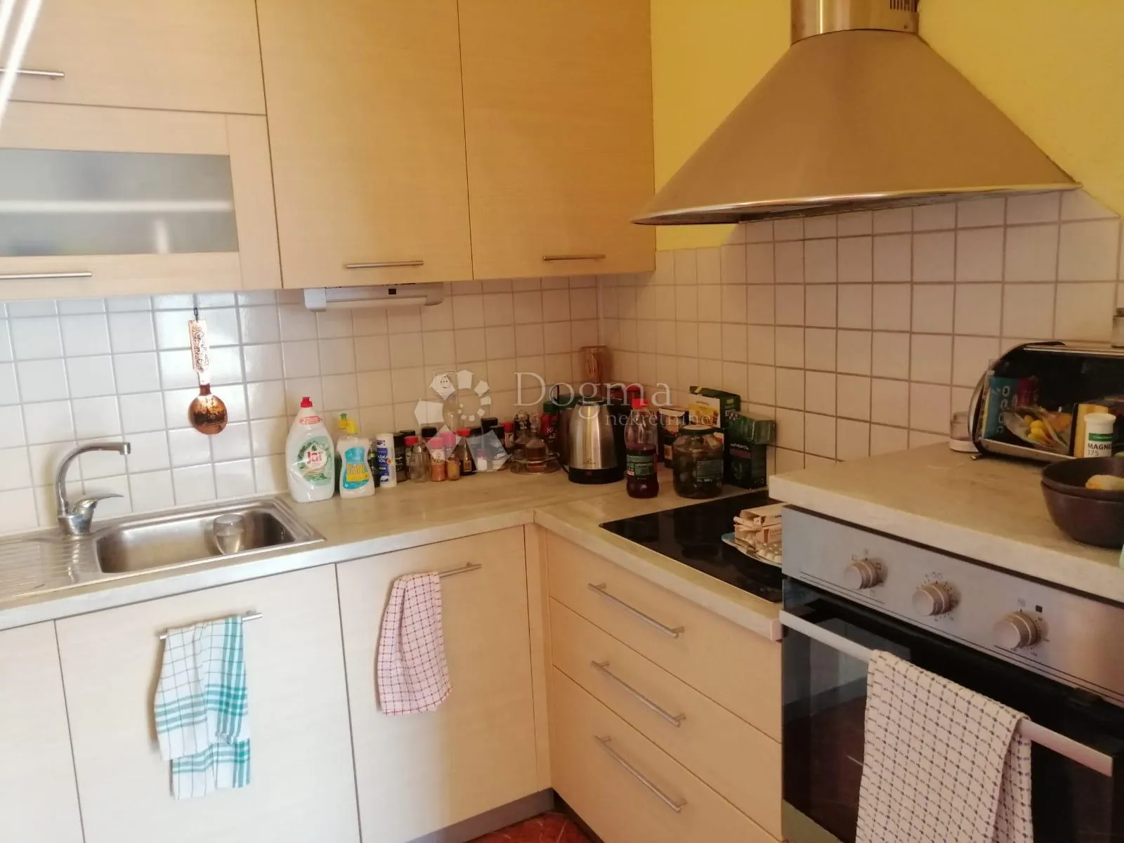 kuća u vodicama u blizini centra sa 350m2 okućnice - slika 6