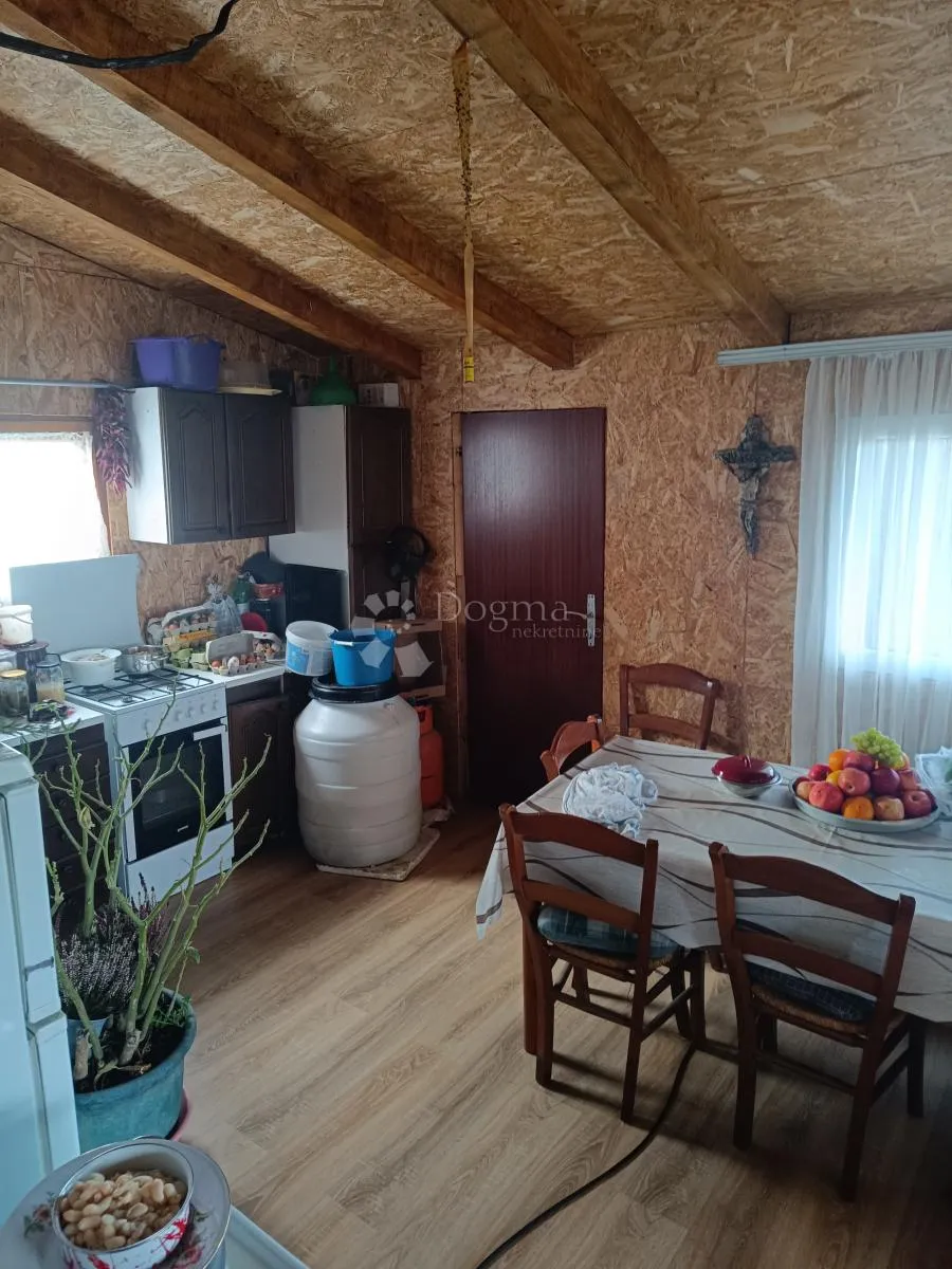 kuća s prostranom parcelom - slika 4