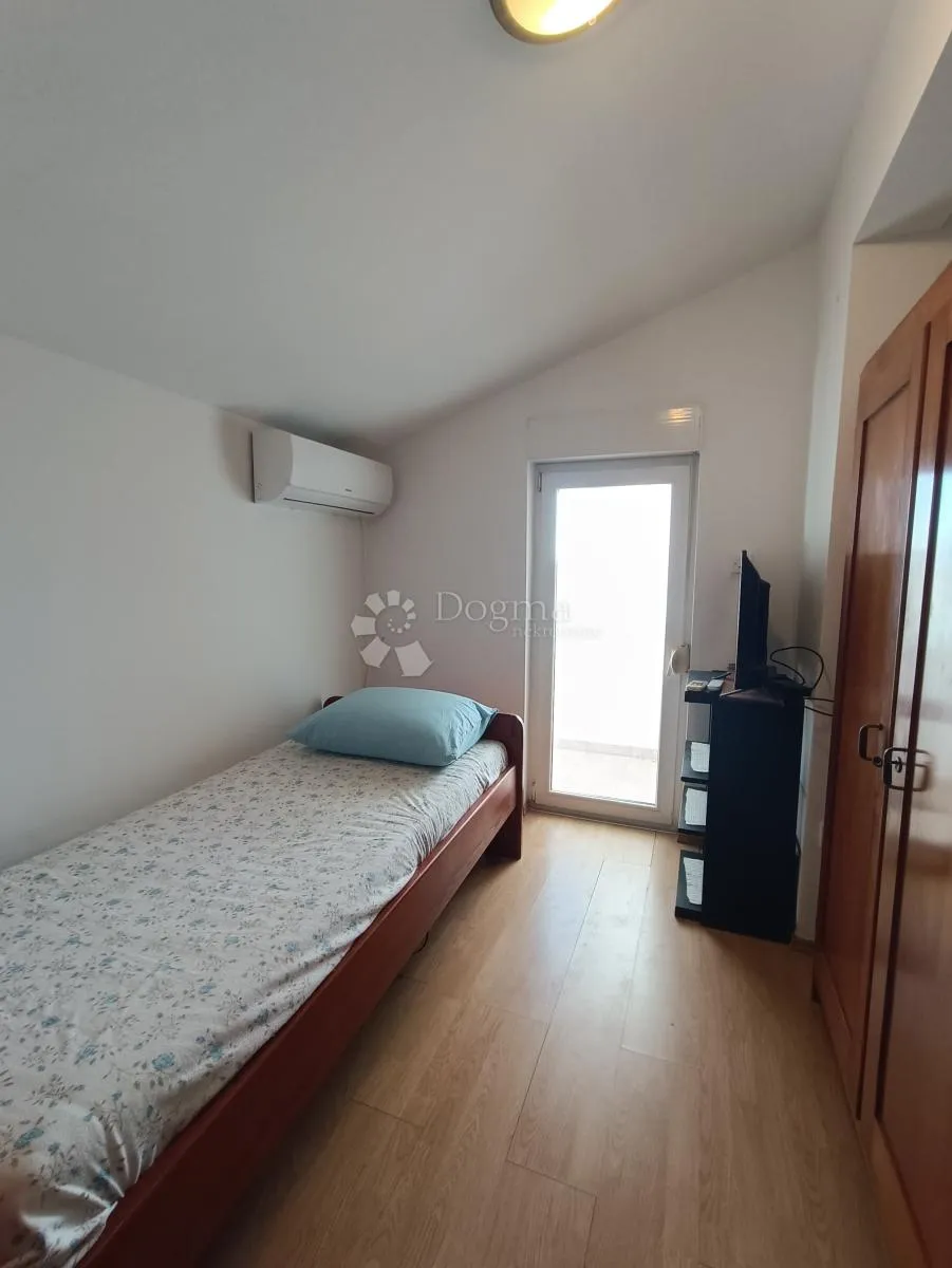 samostojeća kuća na šolti - slika 16