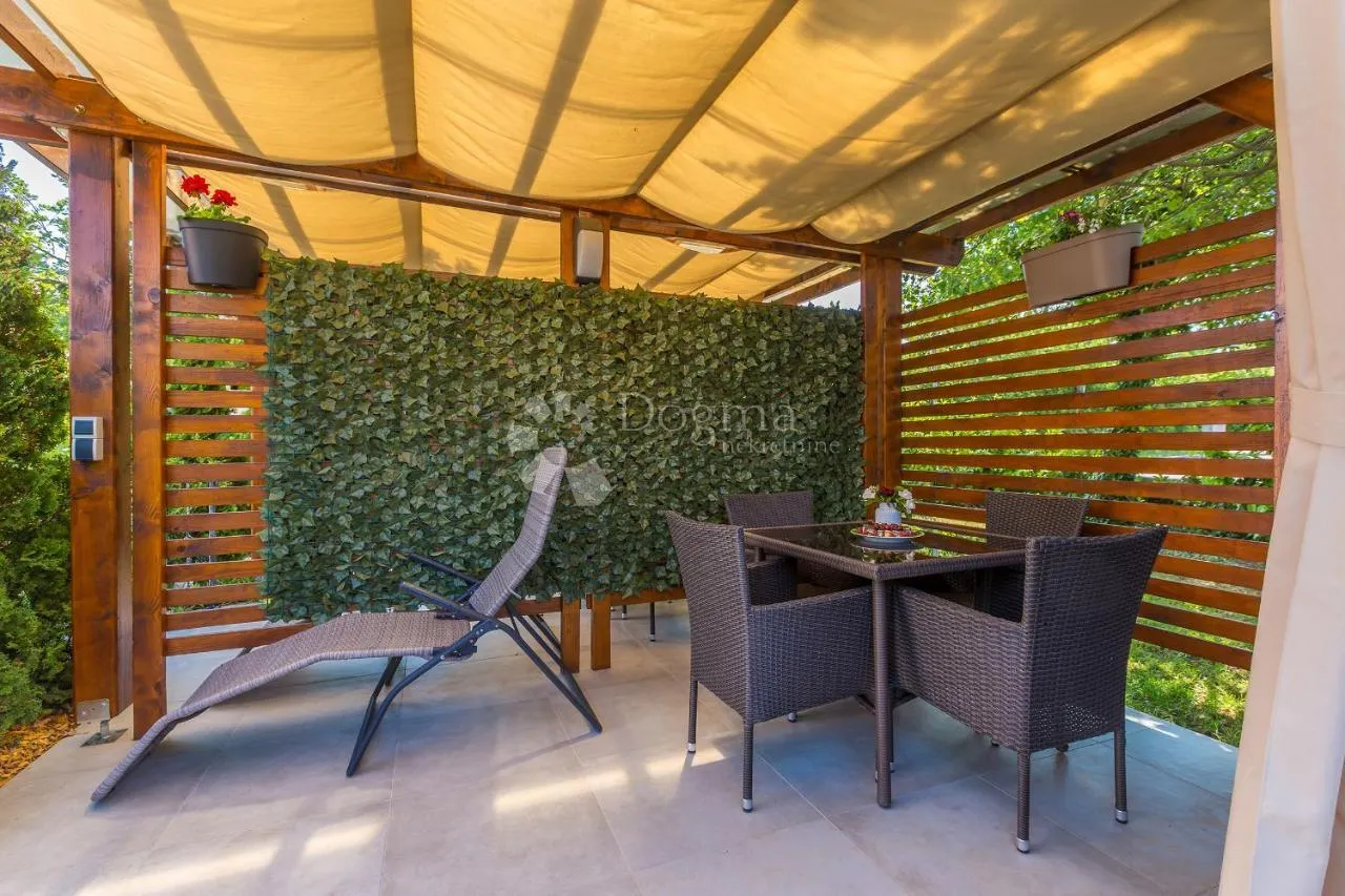 malinska - apartman s velikom okućnicom - slika 11