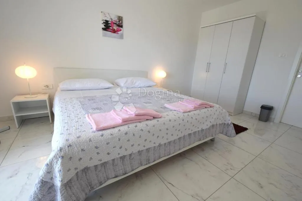 vila s bazenom kuća - slika 11