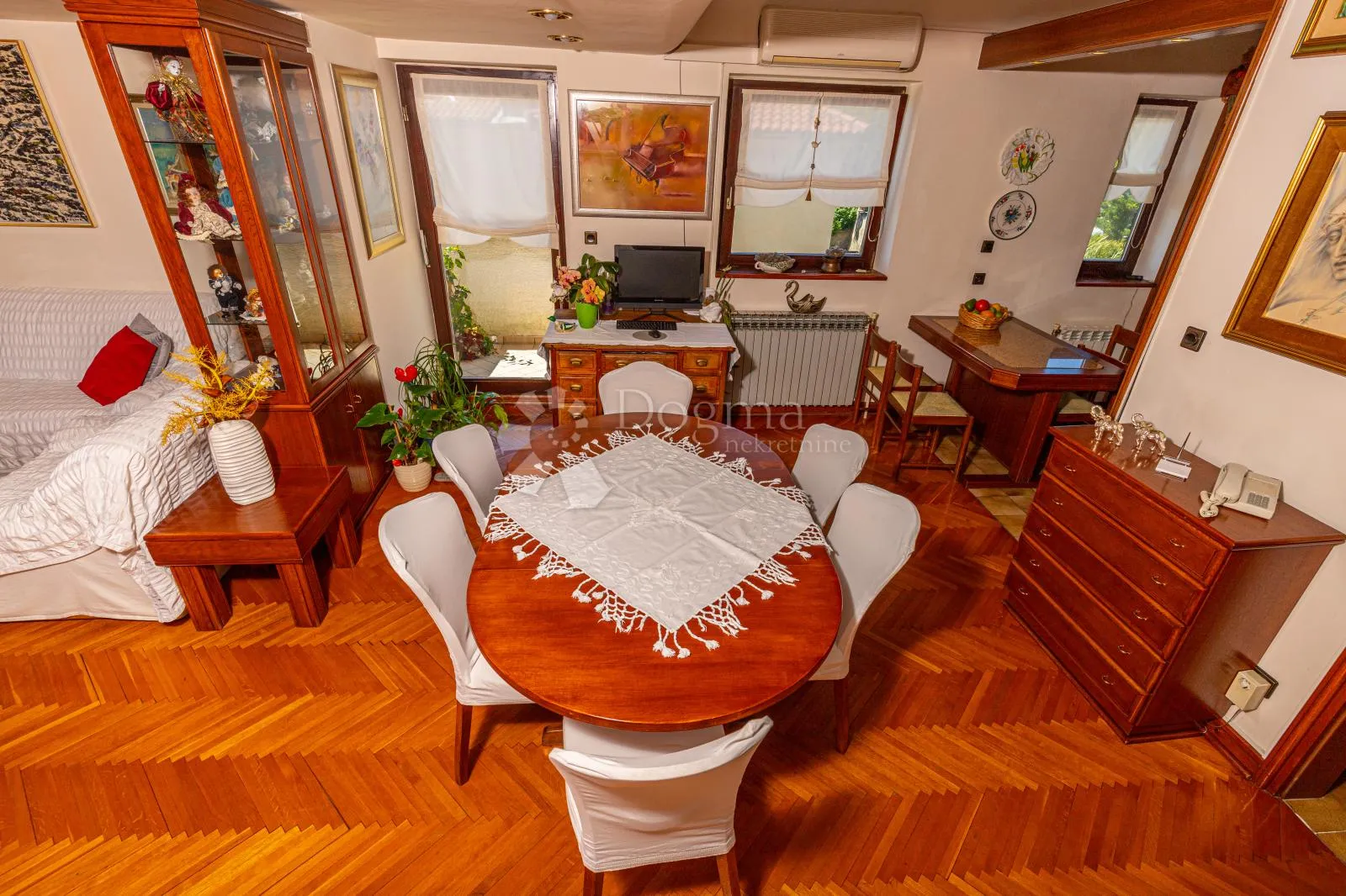 apartman sa galerijom i prekrasnim pogledom na more - slika 32