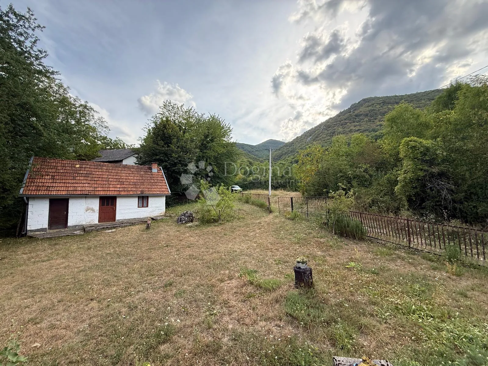 useljivo imanje na osami šuma zelenilo pogled - slika 17
