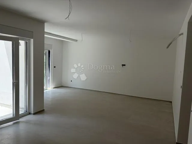 moderna dvojna villa - slika 8