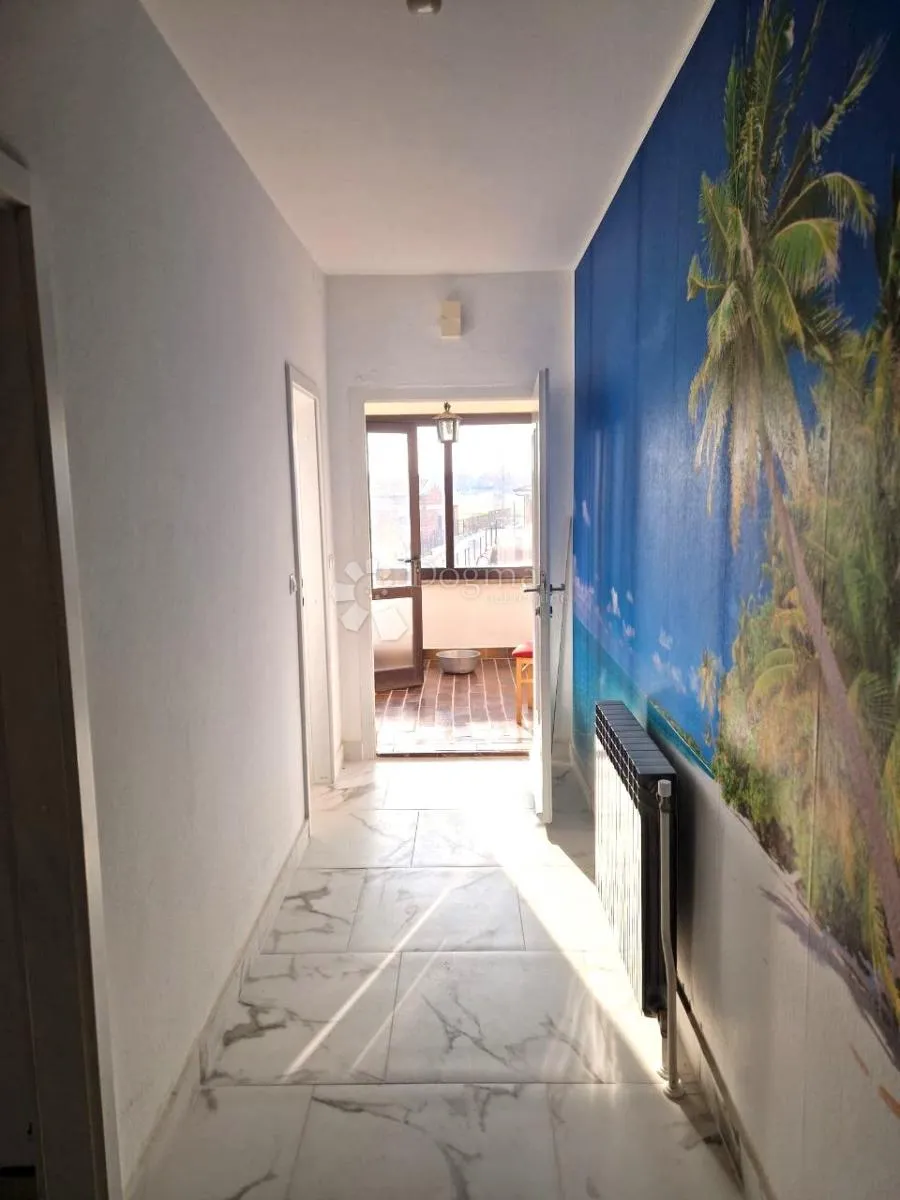obiteljska kuća sa 2 stana i bazenom, okolica labina - slika 9
