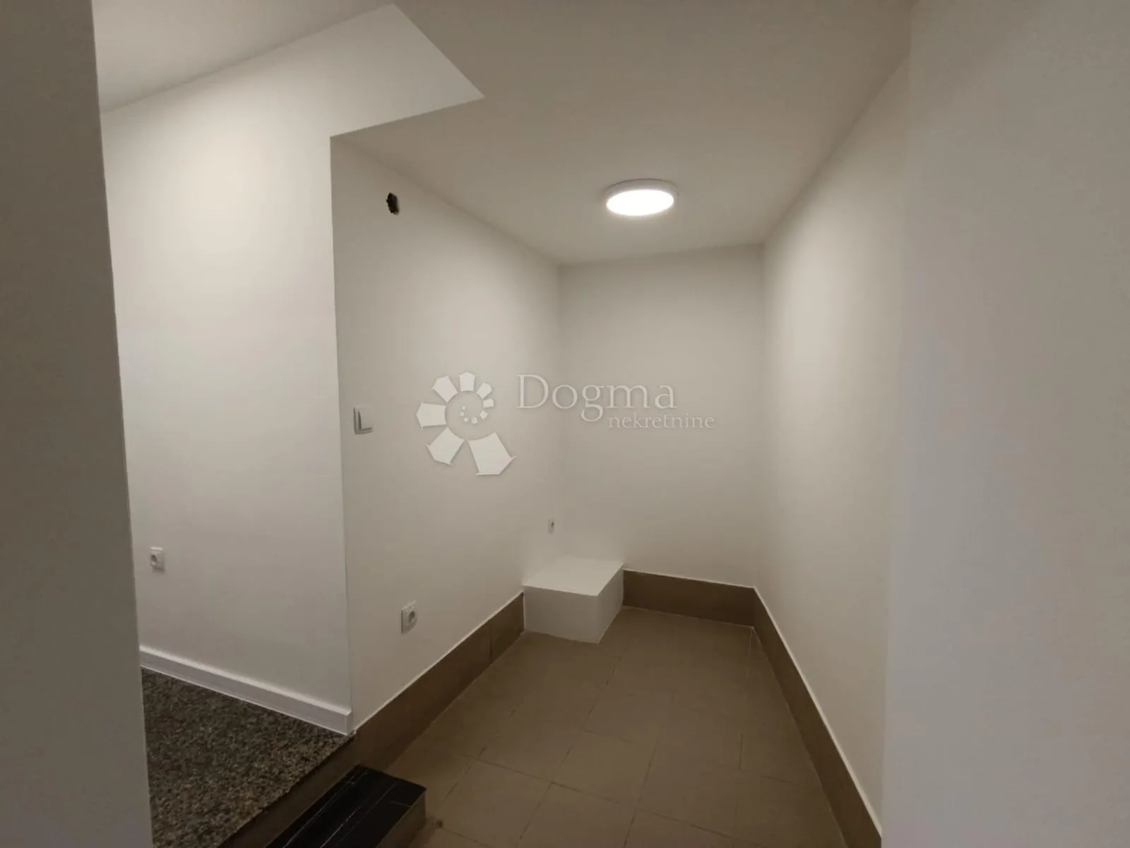 knežija- 40m2 prostor za najam - slika 4