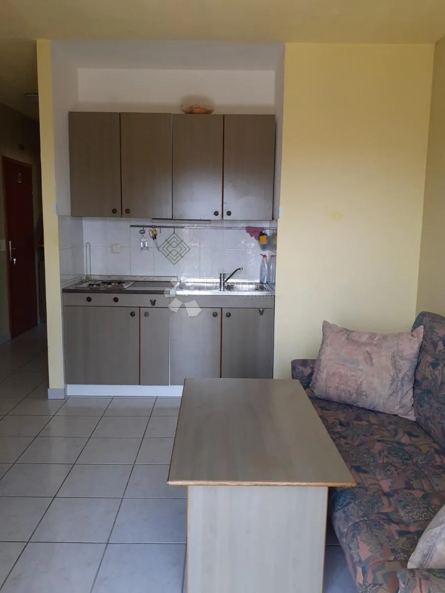stan na odličnoj lokaciji samo 200m od mora - slika 6