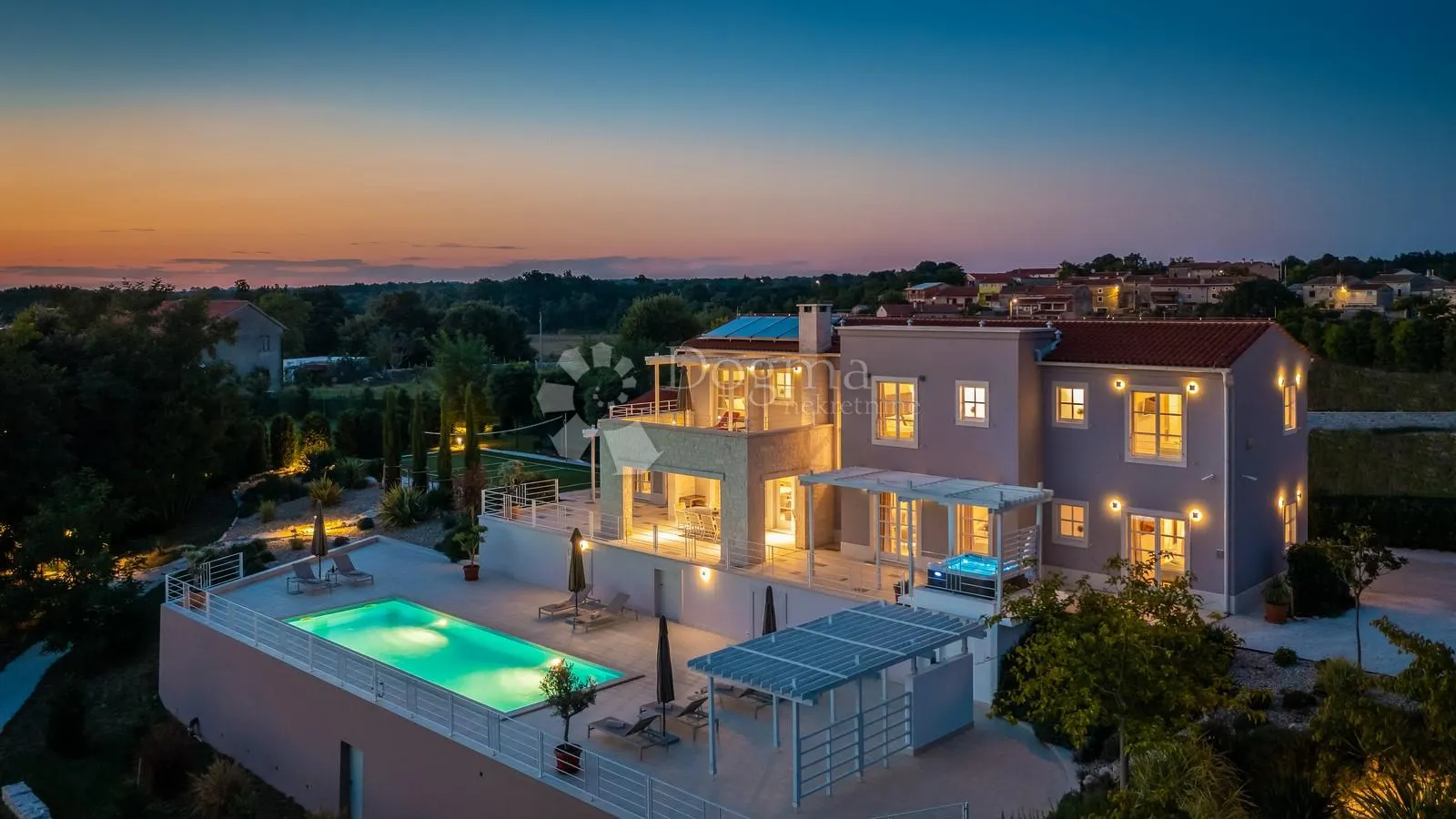 otmjena villa sa bazenom na lijepoj lokaciji - slika 31