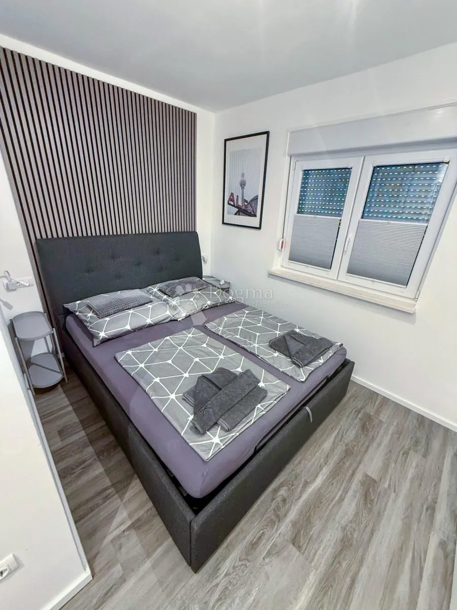 čiovo-kuća s 3 apartmana i bazenom - slika 30