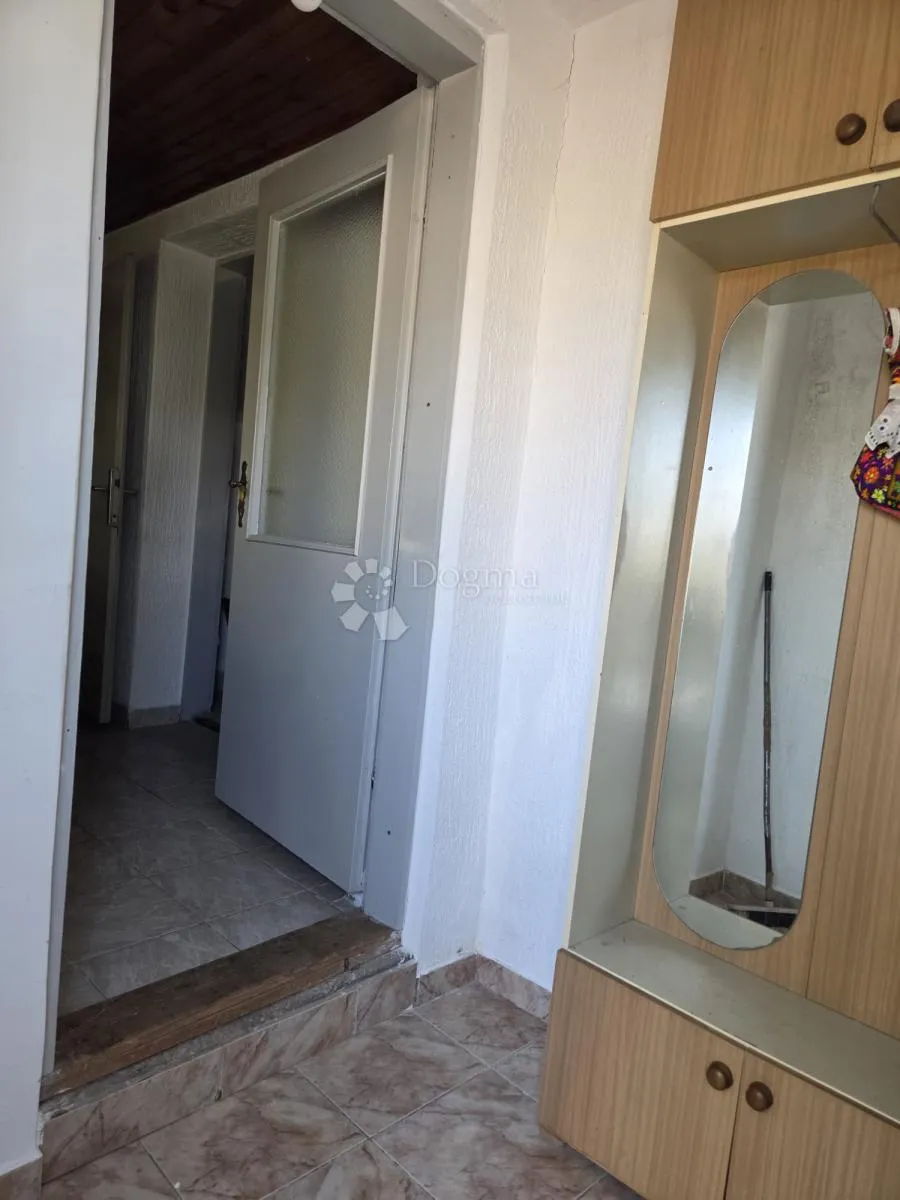 prostrana kuća s 2 stana u grabovcu - slika 14