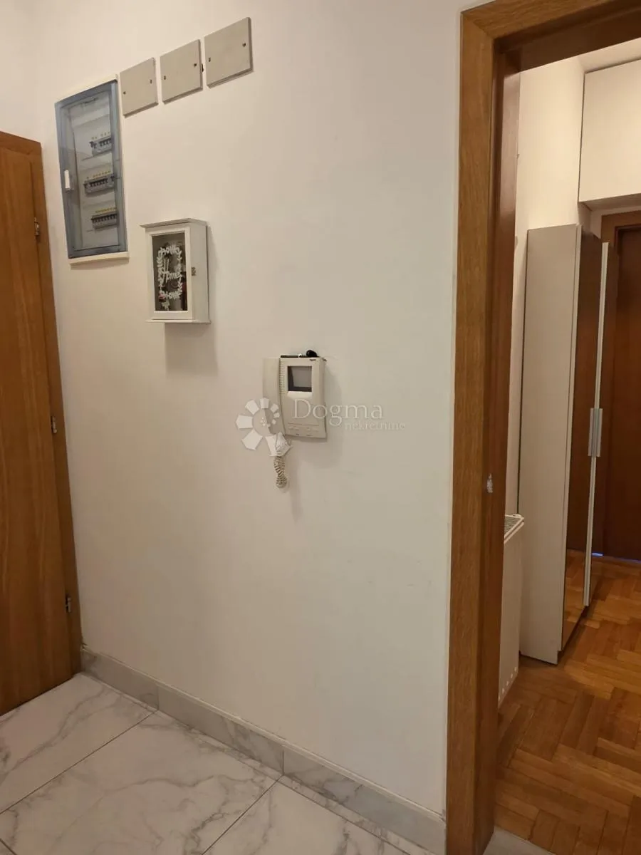 ekskluzivan obiteljski stan u srcu grada-najam - slika 12