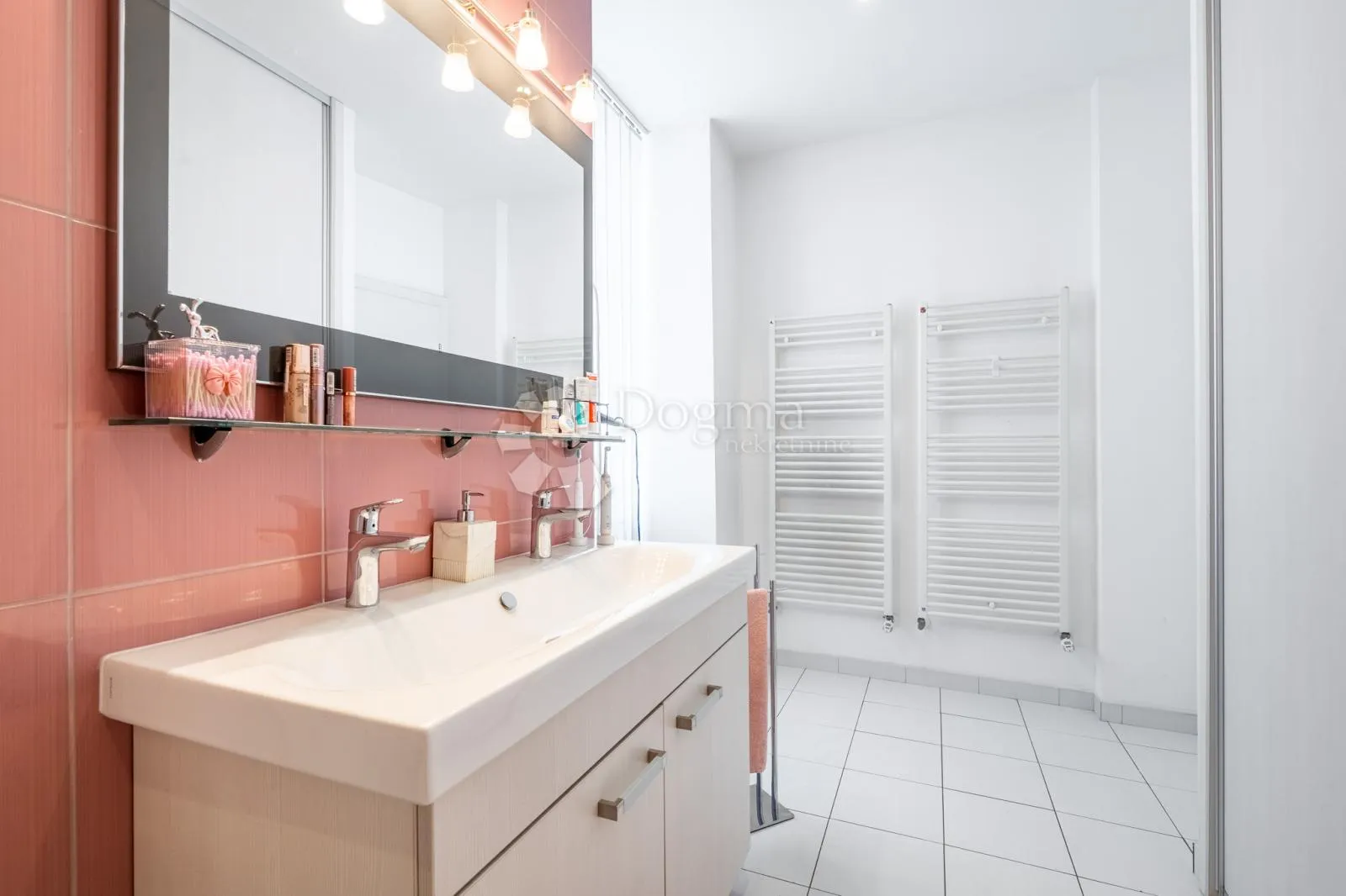 centar – 108 m², moderan 3s+db s parkingom - slika 14
