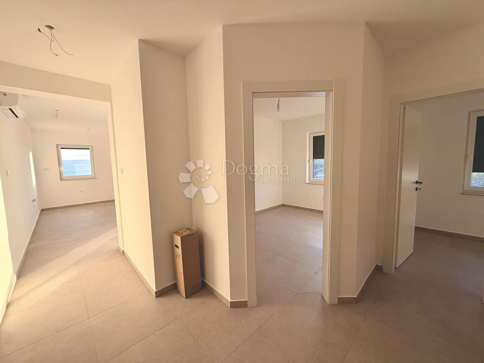apartman u blizini mora povile - slika 7