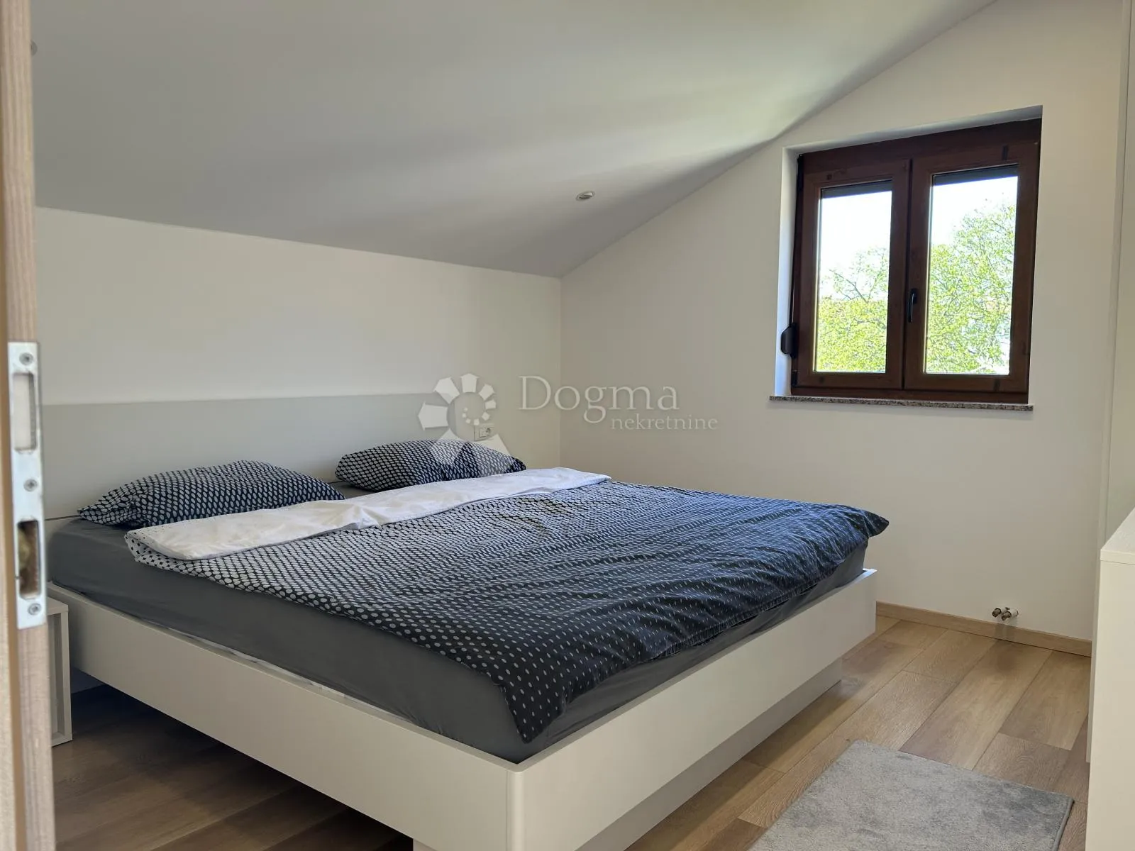 srdoči – 3s+db, etaža kuće, pogled more, balkon - slika 10