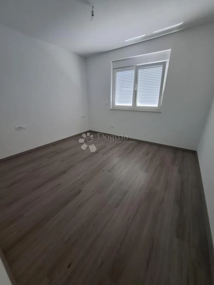 moderna vila sa bazenom - slika 14