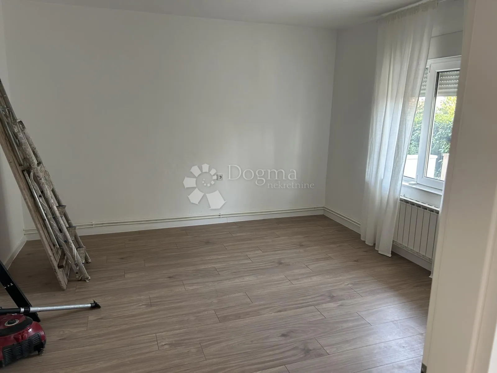 uredski prostori 100 m2 - grbci - slika 6
