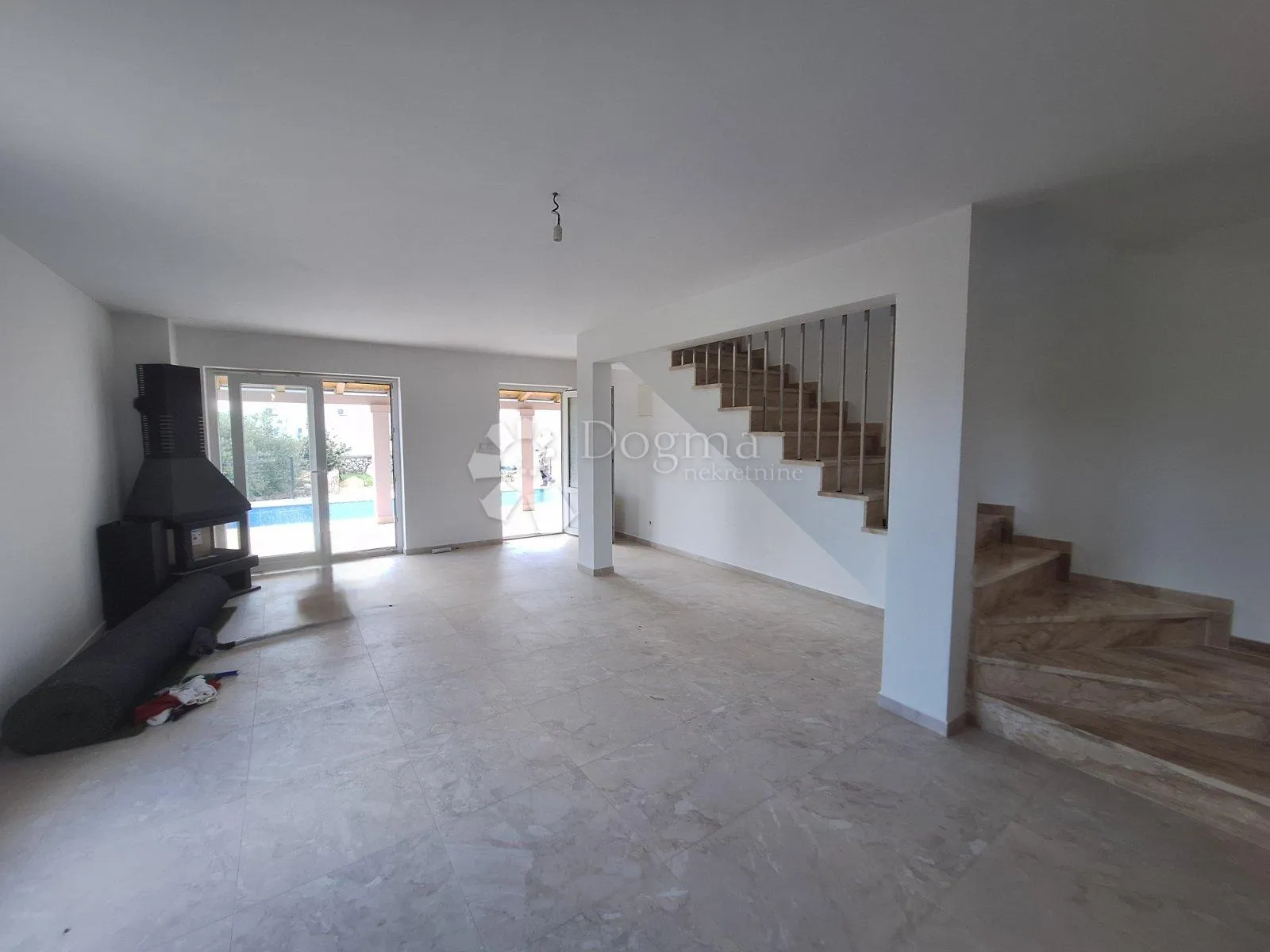 prilika! novogradnja sa 2 apartmana i bazenom - slika 10