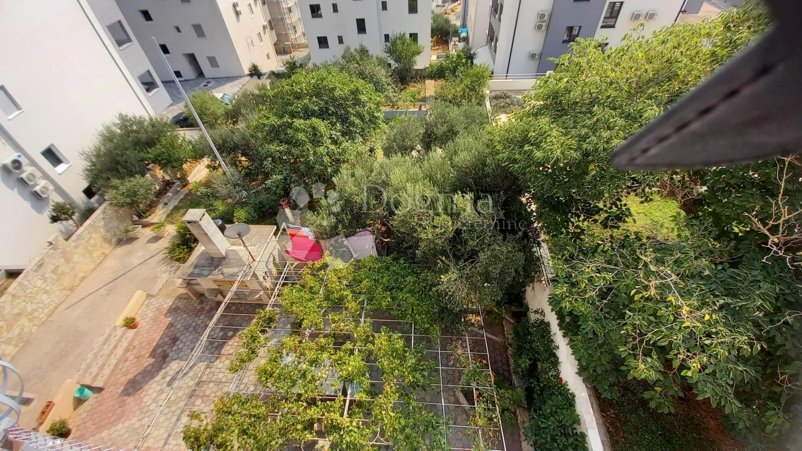apartmanska kuća sa velikom okućnicom - slika 33