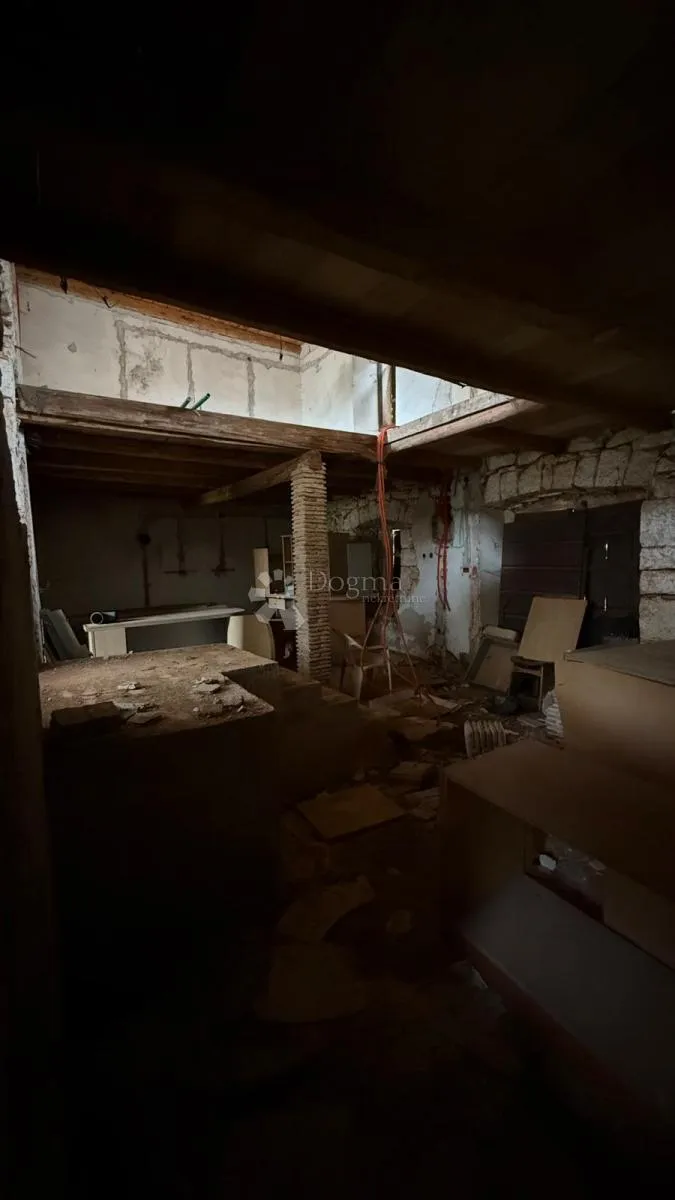 kamena priča za renovaciju na dobroj lokaciji - slika 9