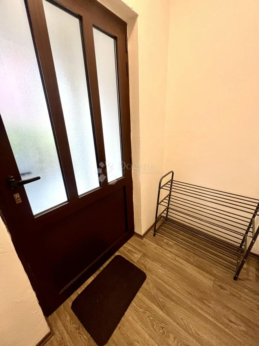 trosoban stan u rovinju - blizina plaže cuvi - slika 20