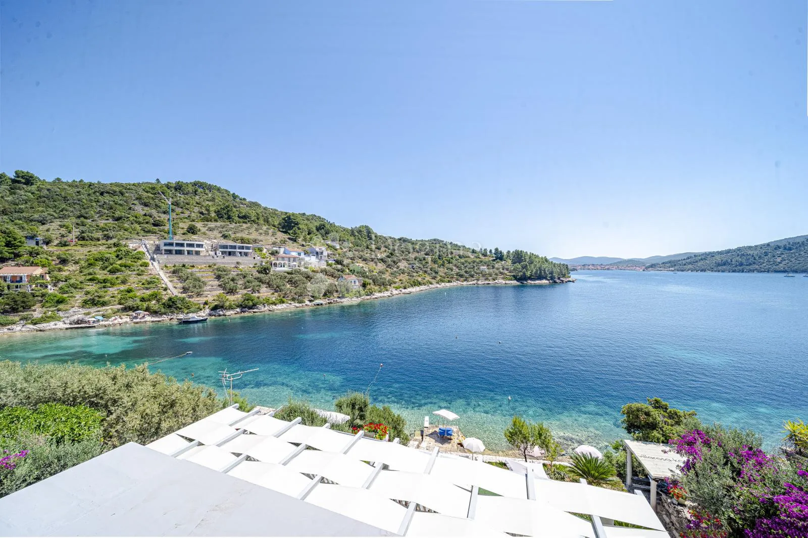 prvi red do mora: samoodrživa apartmanska vila s uhodanim poslovanjem – vela luka, korčula - slika 114