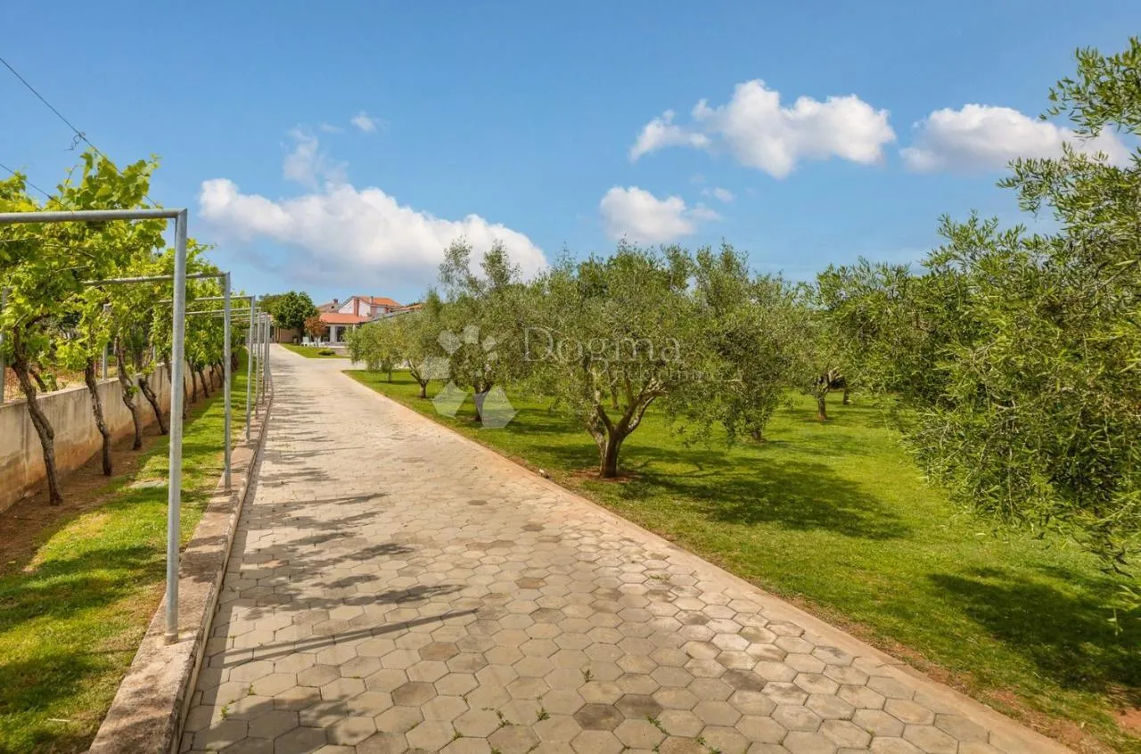 villa u banjolama 150m2 za dugoročni najam - slika 38