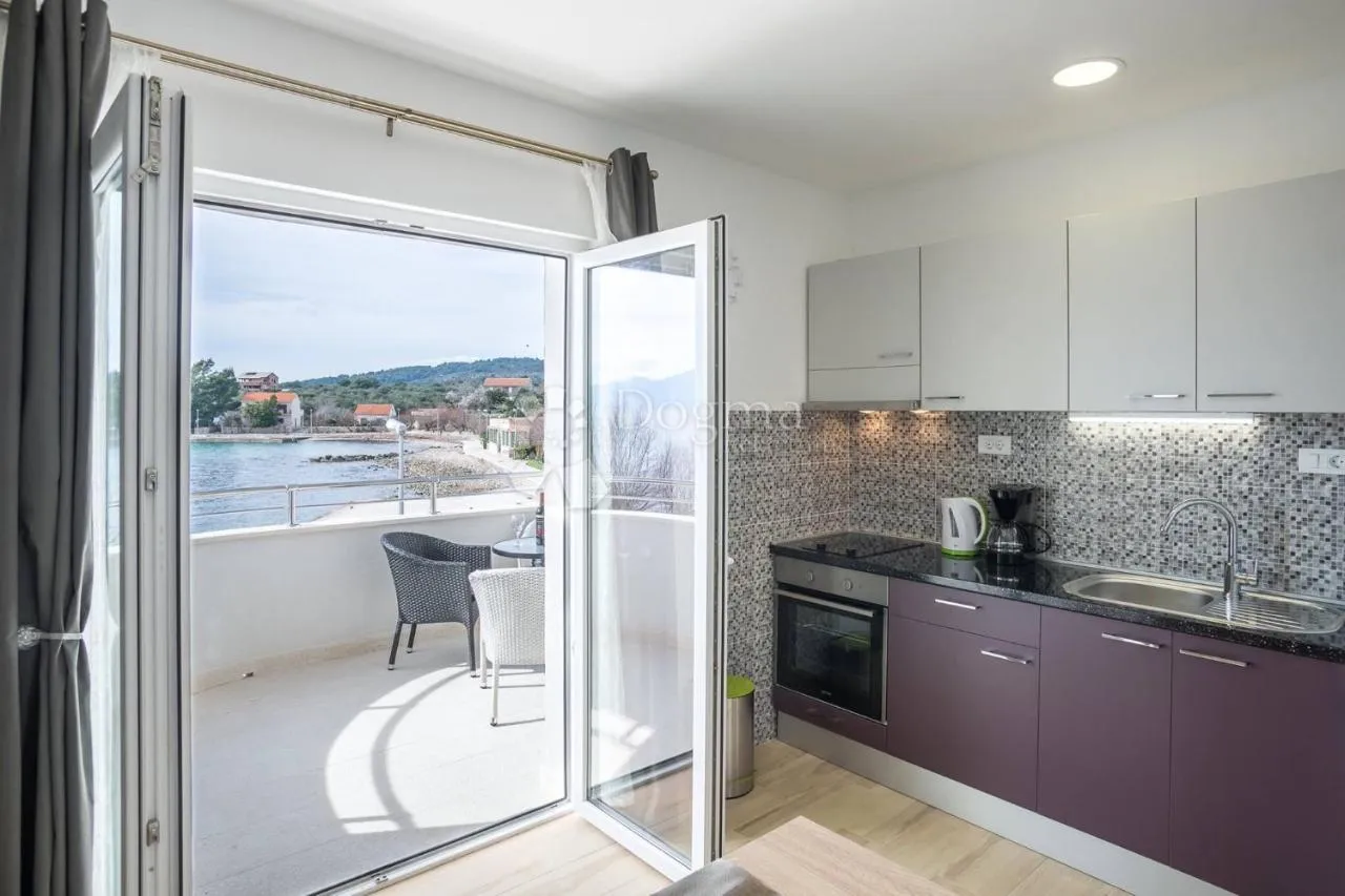 samo u dogmi! hvar, 10m od plaže, prekrasna kuća sa 4 apartmana - slika 10