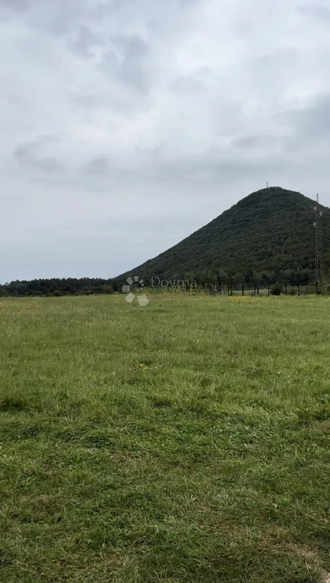 zemljište u okolici gospića (debelo brdo) površine 14077 m2 - slika 1