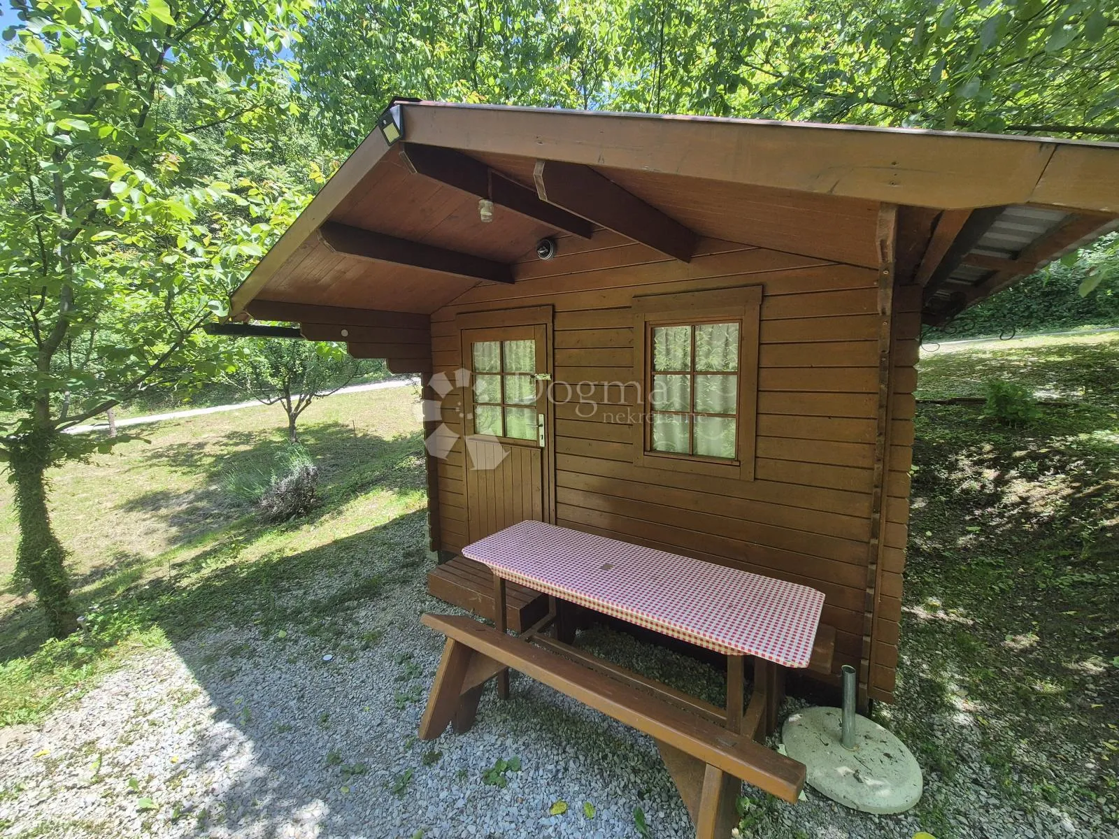 zemljište sa kućicom i spremištem, te wc-om nadomak zaboka - slika 60