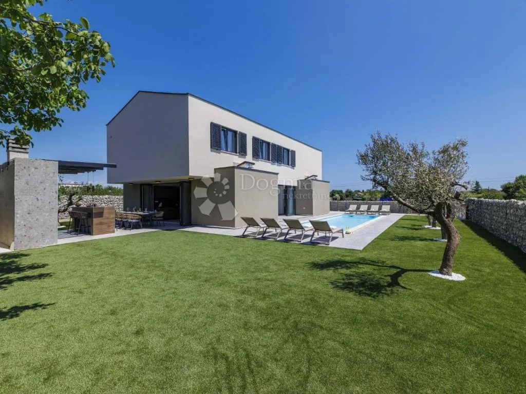moderna vila s bazenom i solarnim sustavom u okolici loborike, blizu pule - slika 37