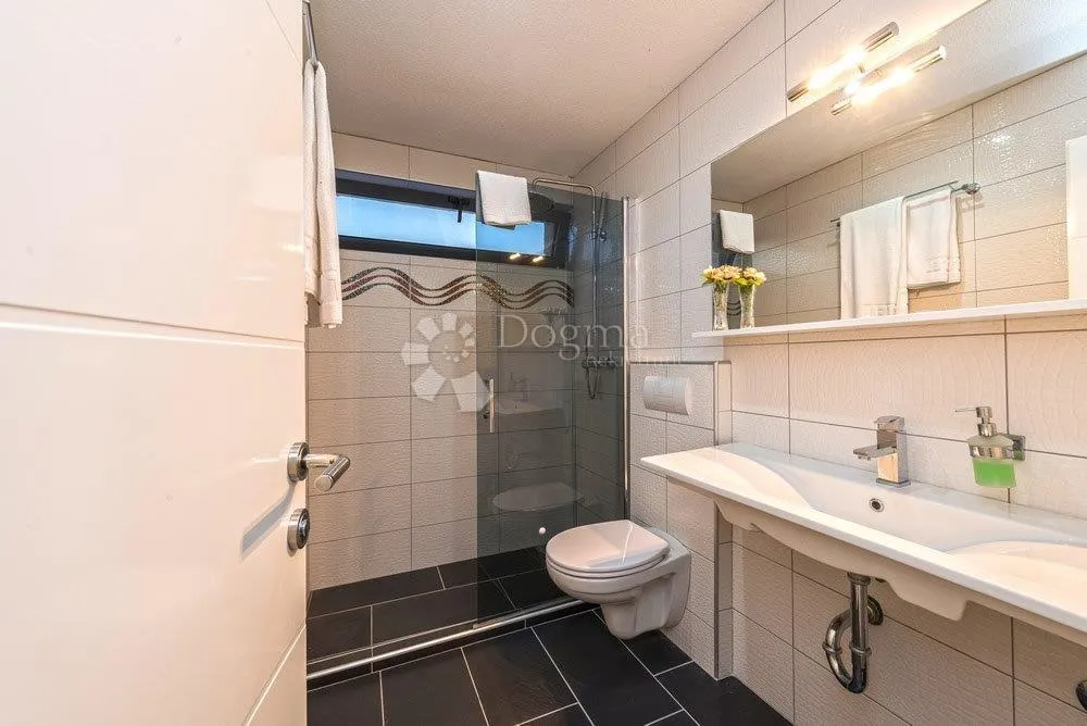 hotel novije gradnje sa 33 sobe u blizini mora - slika 10