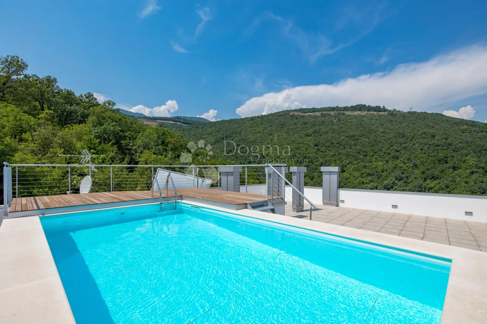 penthouse s bazenom, panoramski pogled - slika 33