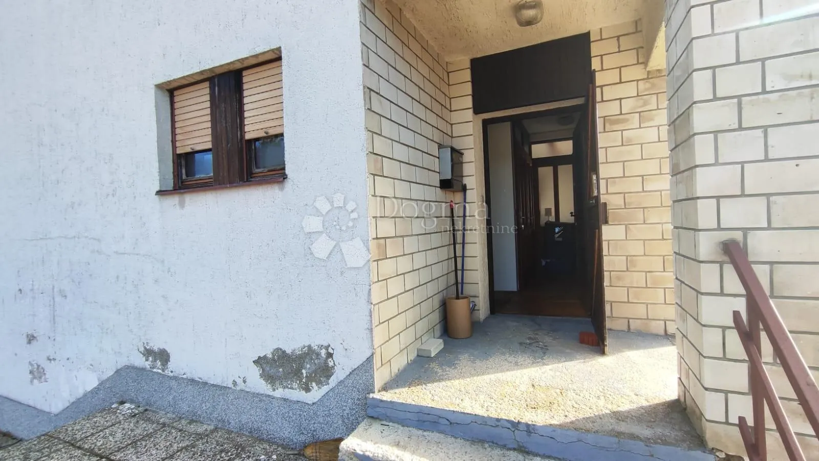 kuća na najboljoj poziciji sa projektom za stambeno poslovni objekt - slika 2