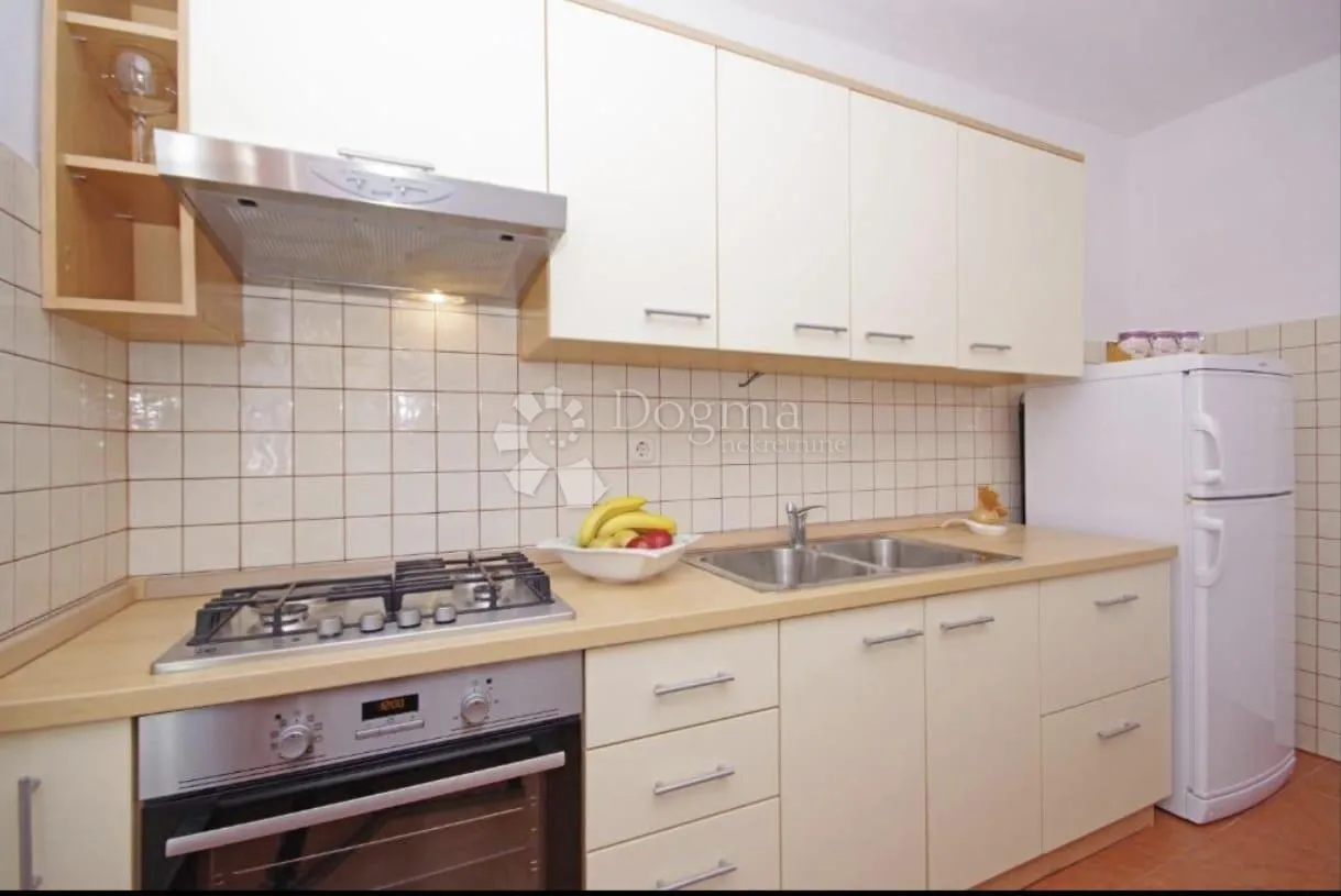 novalja, kuća sa četiri apartmana - slika 5