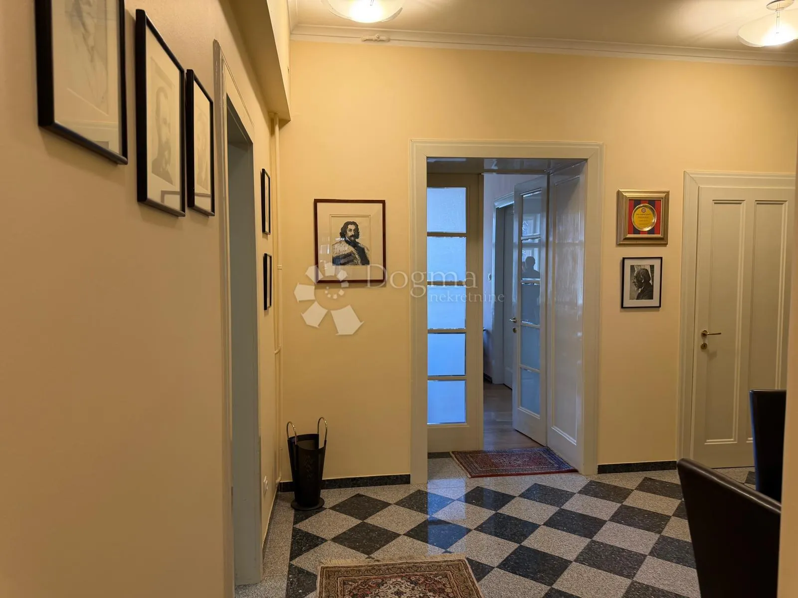 luksuzan 5-sobni stan 180 m², trg mažuranića - slika 13