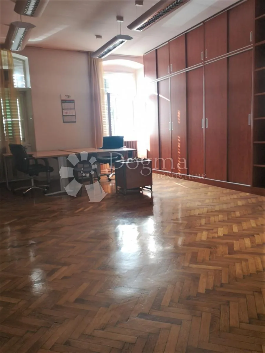 poslovni prostor-kancelarije u zgradi sa liftom! - slika 17
