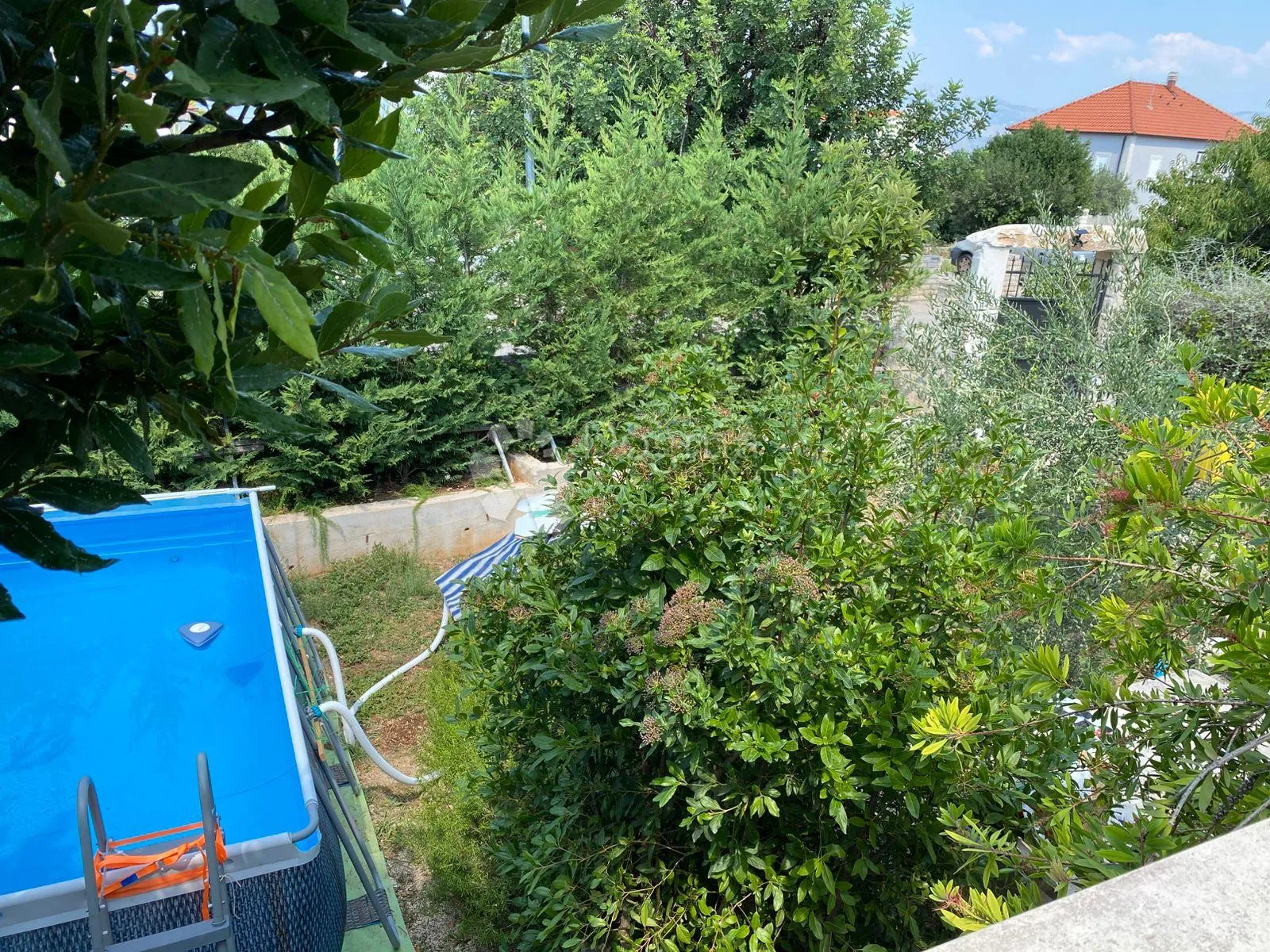 prodaje se – šarmantna obiteljska kuća s velikom okućnicom – supetar, bra - slika 11