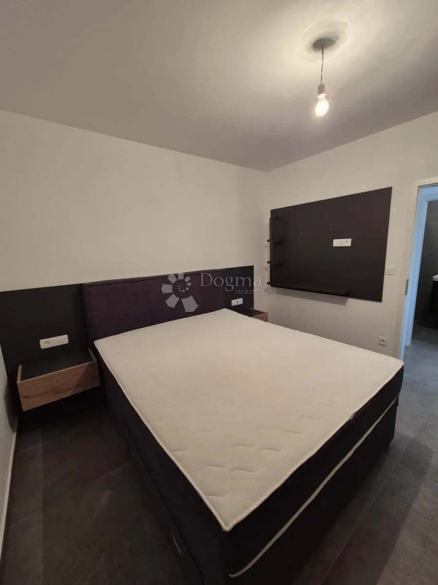 fantastičan, moderno namješten i prostran stan na iznimno traženoj lokaciji, svega 250 m do plaže. - slika 22