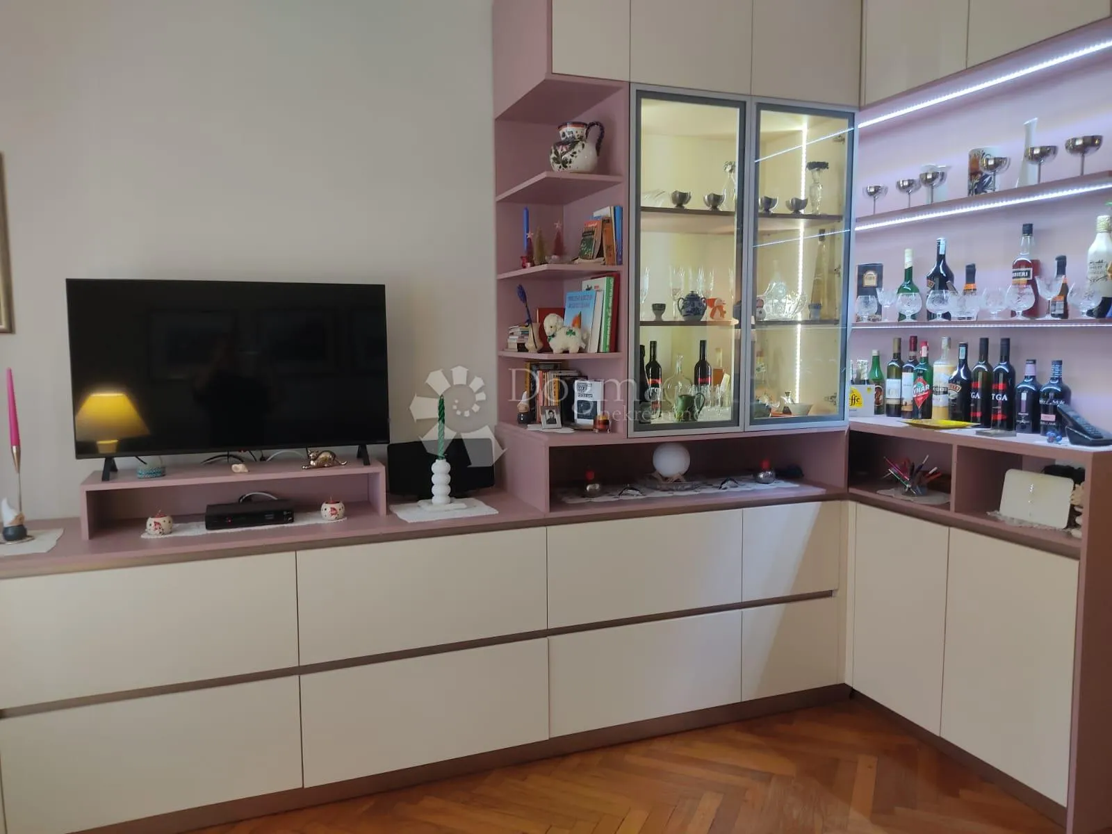 stan blizu strogog centra pule, 70m2 2. kat, parking osiguran - slika 2
