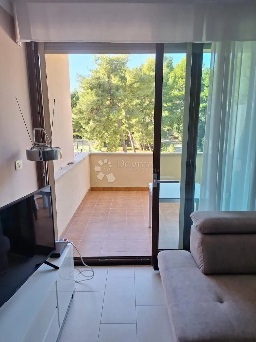 rijetka prilika – luksuzni stan u prestižnom kompleksu uz obalu - slika 3