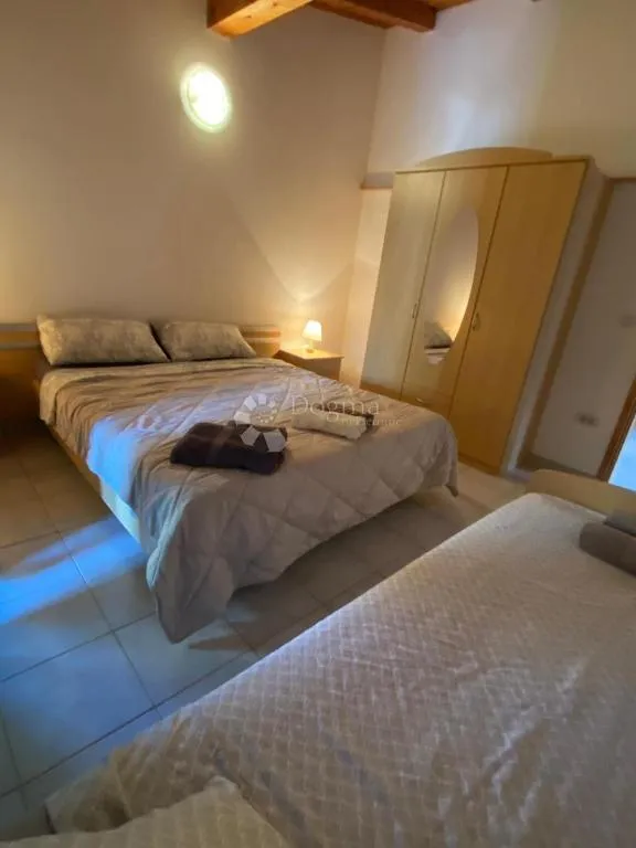 funtana!prilika!uhodana apartmanska kuća na parceli sa velikim potencijalom! - slika 28