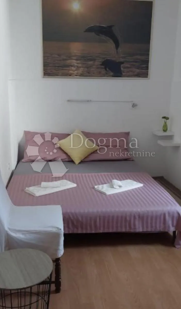 kuća s tri apartmana uz more - slika 10