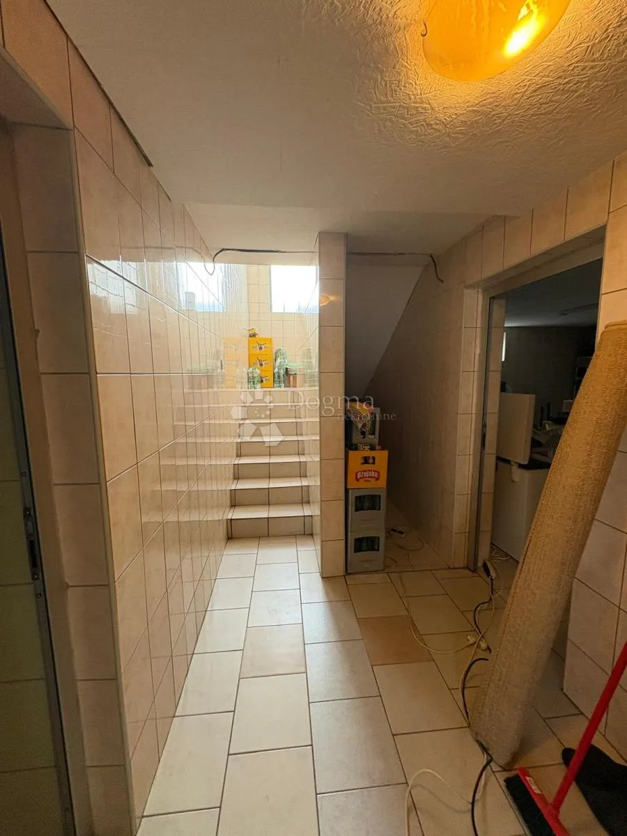 kuća 648 m² s podrumom i potencijalom za 2 stana - slika 42
